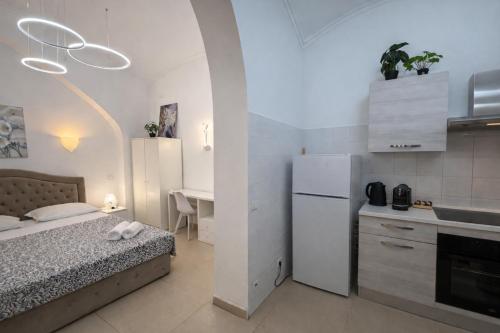Colosseo Apartment 1 min Metro Vittorio Emanuele
