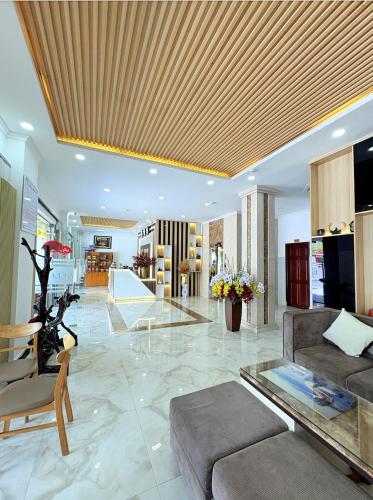 a living room with a couch and a table at ĐỨC THẠNH HOTEL in Rạch Giá