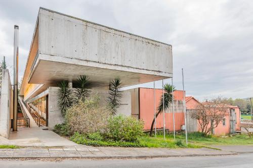 an old building with a large concrete building at HI Ponte de Lima - Pousada de Juventude in Ponte de Lima