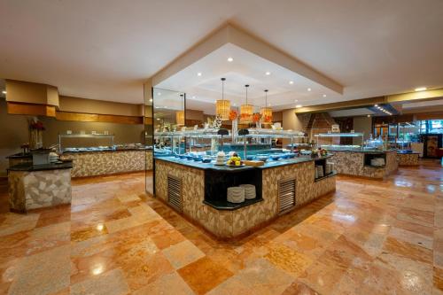 a large kitchen with a buffet in a restaurant at Oasis Palm - All Inclusive in Cancún