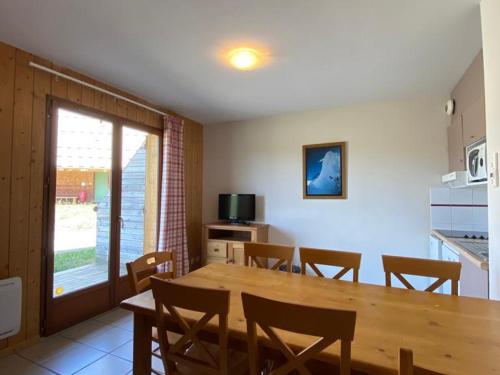 Chalet Mitoyen 3 Pièces - 7 Pers, Parking, Animaux Acceptés - FR-1-863-7