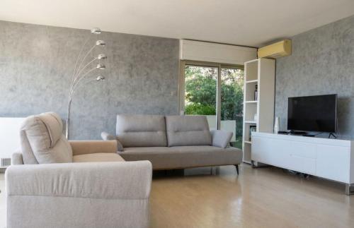 Vue Mer 180° | Piscine & Tennis à Cannes