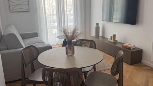 Stylish Apartment near Acropolis & Metro