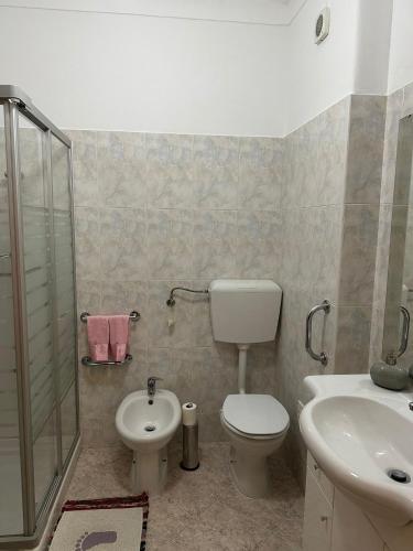 Comfy Old Style 2 Bedrooms Apartment - Close Aeroporto Lisbon