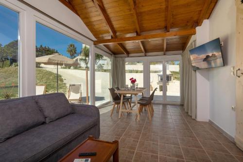 Icabaru private house with garden BBQ, near Laganas, Zakynthos