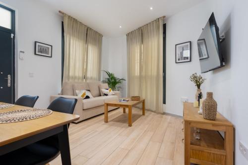New 1BR1BA next to Gitanos church - private entry