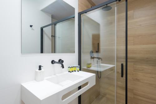 New 1BR1BA next to Gitanos church - private entry