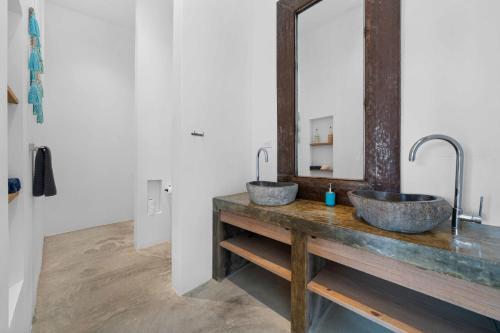 a bathroom with two sinks and a mirror at Vista Alegre by Boutique Bonaire Unique Resorts in Kralendijk
