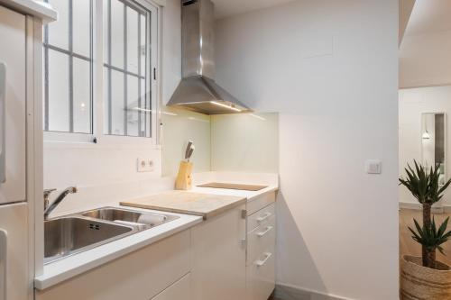 New 1BR2BA next to Gitanos church - private entry