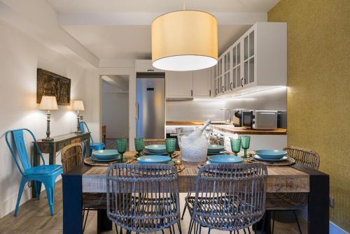 4BR Private Garden - Best Location for Families