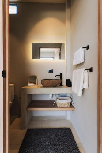 a bathroom with a sink and a mirror at Selvamar Hermosa in Playa Hermosa