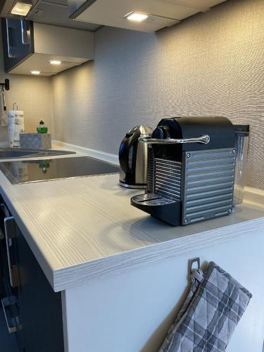 a toaster sitting on top of a kitchen counter at Luxus Ferienwohnung schöne Aussicht in Hahnenklee-Bockswiese