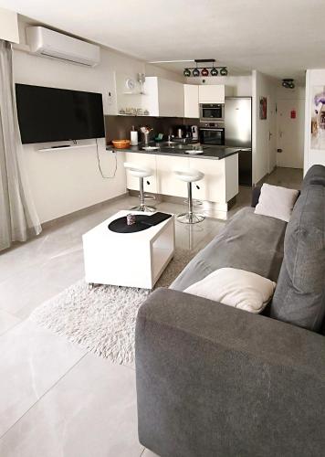 Studio cosy, Centre Port, Piscine, proche plage