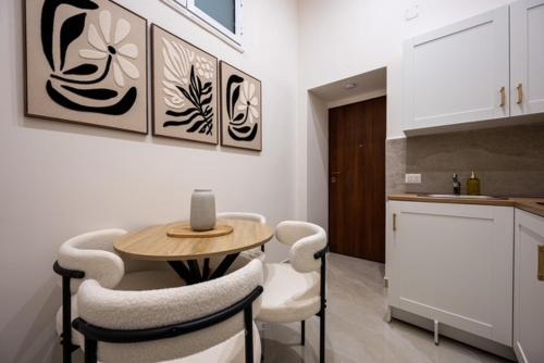 Room17maradona center