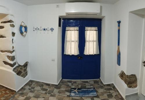 Authentic Stone Apartment 150 m from the Beach