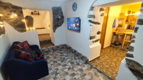 Authentic Stone Apartment 150 m from the Beach