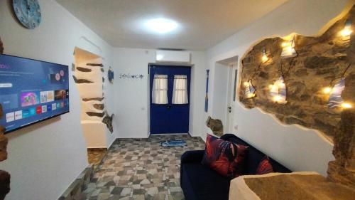 Authentic Stone Apartment 150 m from the Beach
