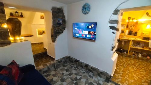 Authentic Stone Apartment 150 m from the Beach