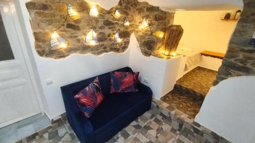 Authentic Stone Apartment 150 m from the Beach