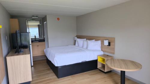 a hotel room with a bed and a television at Days Inn by Wyndham Paducah I-24 Exit 4 in Paducah