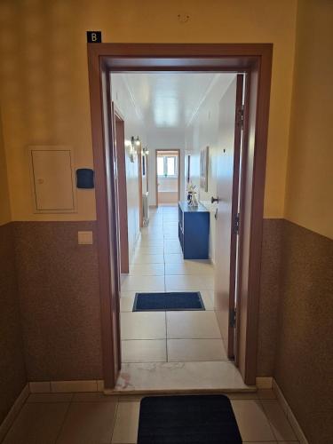 a hallway with an open door to a bathroom at Brisa do Mar in Leiria