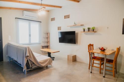 Aigeas Garden Apartment Near Beach Free Parking
