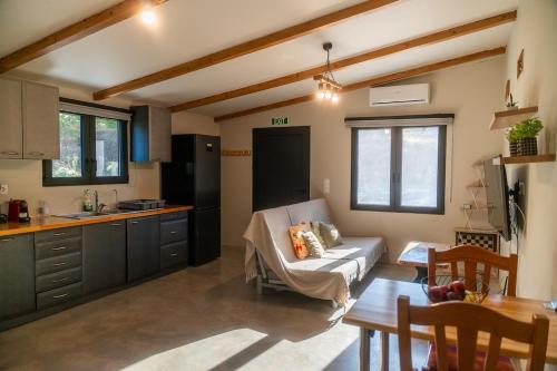 Aigeas Garden Apartment Near Beach Free Parking
