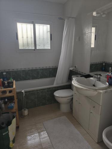 a bathroom with a sink and a tub and a toilet at Casa Elletofft in Puerto de Mazarrón