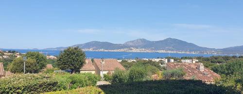 Beautiful 40 M2 With Pool Near The Beach!