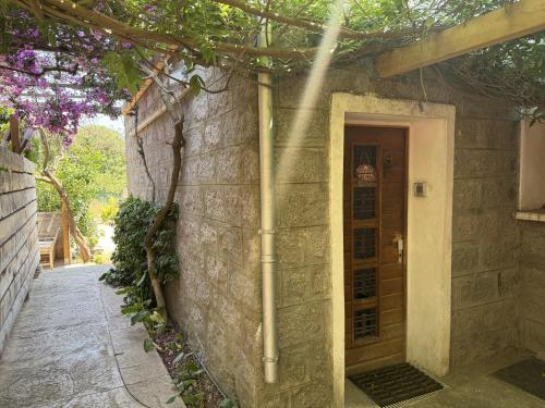 an entrance to a stone building with a door at Chambres d'Hôtes Terra Bella in Lecci