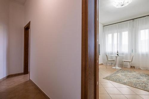 a hallway with a room with a table and a window at Mandela Stadium Apartment in Florence