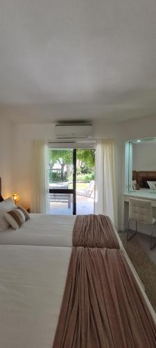 Poolside Villa - Golf & Tennis Court & Pool View