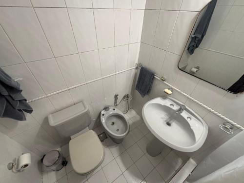 a small bathroom with a toilet and a sink at Departamento La Merced in Córdoba