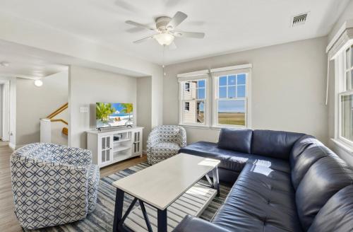 a living room with a couch and a table at CAC-17A - Sailfish in Buxton