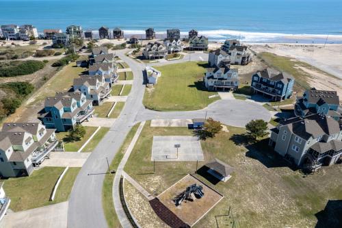 an aerial view of a beach with houses and the ocean at CAC-17A - Sailfish in Buxton