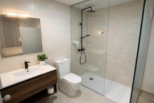 a bathroom with a shower and a toilet and a sink at Casa Anna - Velapi - Los Alcázares in San Javier