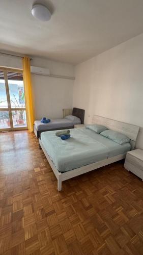 a bedroom with two beds and a couch at Bartolo Health and Wellness in Cagliari