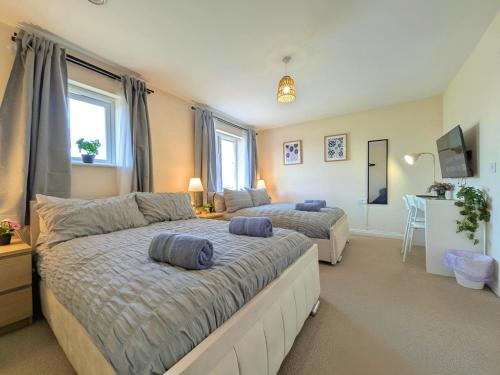 Spacious 4BR Home Near Central Liverpool Parking photo 8
