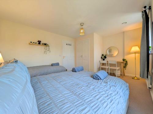 Spacious 4BR Home Near Central Liverpool Parking photo 14