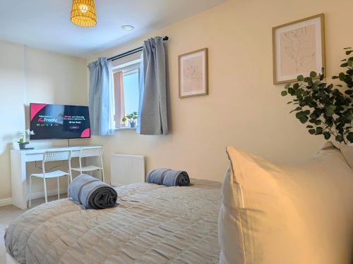 Spacious 4BR Home Near Central Liverpool Parking photo 17