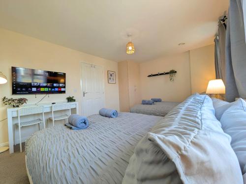 Spacious 4BR Home Near Central Liverpool Parking photo 19