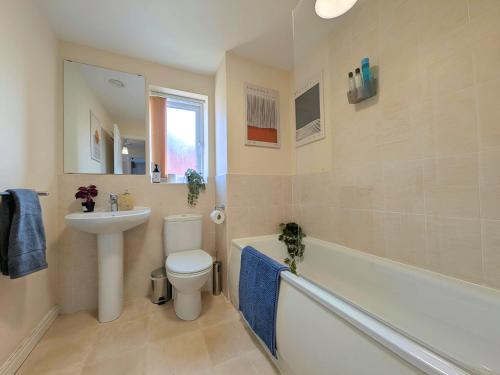 Spacious 4BR Home Near Central Liverpool Parking photo 20