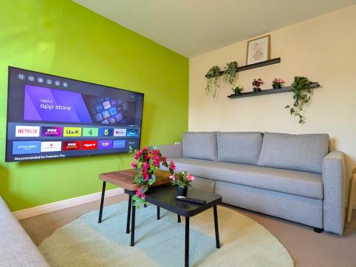 Spacious 4BR Home Near Central Liverpool Parking photo 10