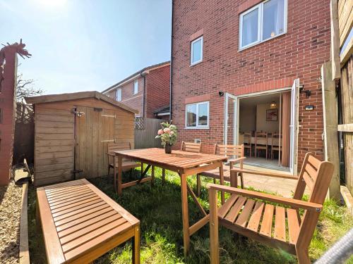 Spacious 4BR Home Near Central Liverpool Parking photo 5