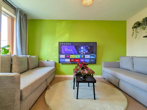 Spacious 4BR Home Near Central Liverpool Parking photo 9