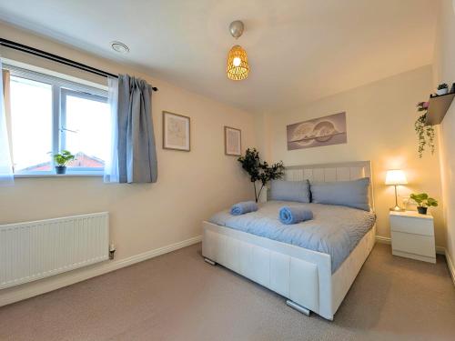 Spacious 4BR Home Near Central Liverpool Parking photo 16