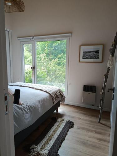 a bedroom with a bed and a large window at Kattyjaus in San Carlos de Bariloche
