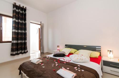 Apartments with parking space Seline, Paklenica - 25432
