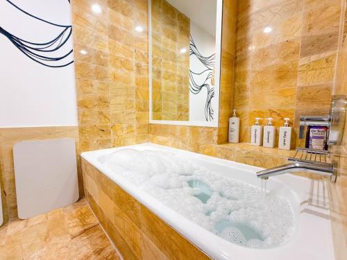32 Brickell Royale With Skyline and Waterfront Views plus 5 Star Resort Facilities photo 4