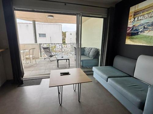 Appartement PMR avec balcon, 2 chambres, accès direct plage, piscine, parking sécurisé - La Tranche-sur-Mer - FR-1-194-220